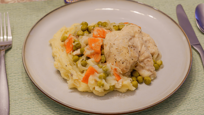Pollo arvejado con puré (450 g)
